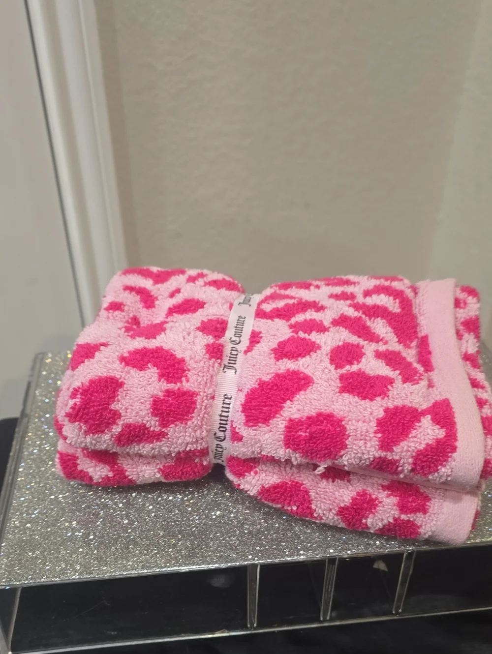 Juicy Couture Home Pink Leopard Print 100% Cotton Jacquard Hand Towel Set